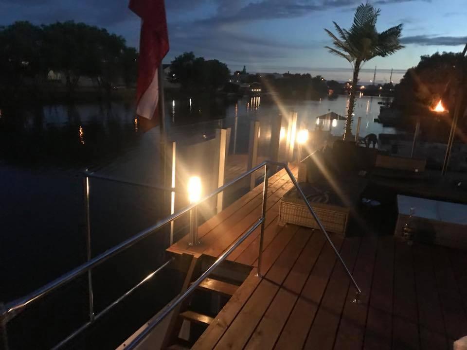 Houseboat On The Water Hotel Liepaja Exterior photo